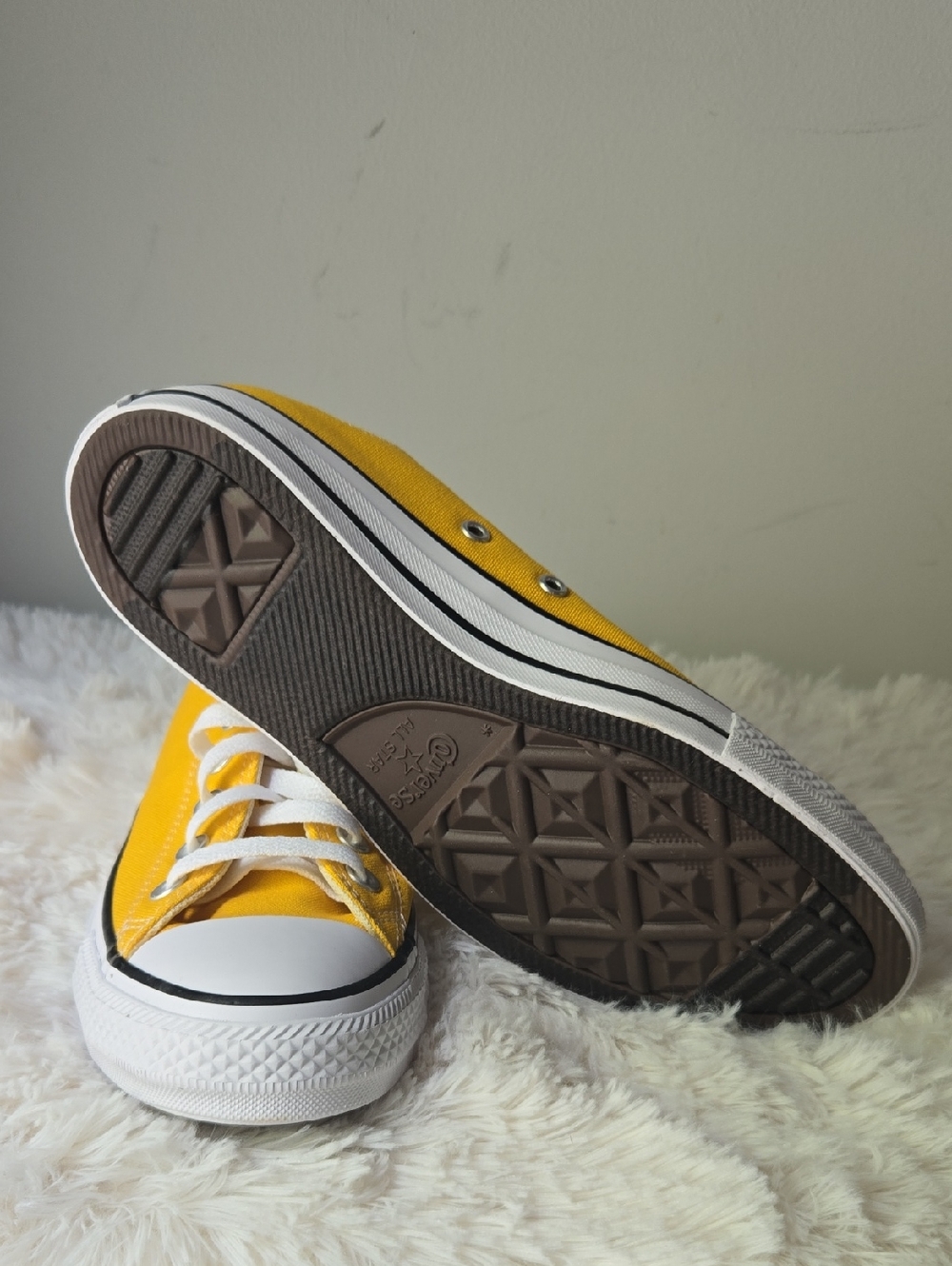 Converse Chuck Taylor All Star Yellow Ox Sneakers Women US 8 Style: 130129F - Picture 4 of 4